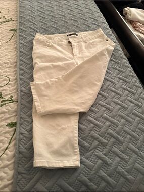 Lee Modern Series Curvy Fit White Pants